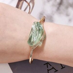 💚💚NEW💚💚 BEAUTIFUL!! GREEN FLUROITE Natural Stone Inlaid Bangle Bracelet